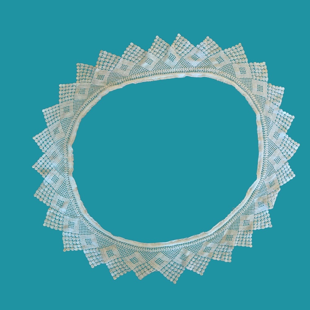 Vintage Handmade Crochet Lace Collar Off White Geometric Scalloped Pointed Edge